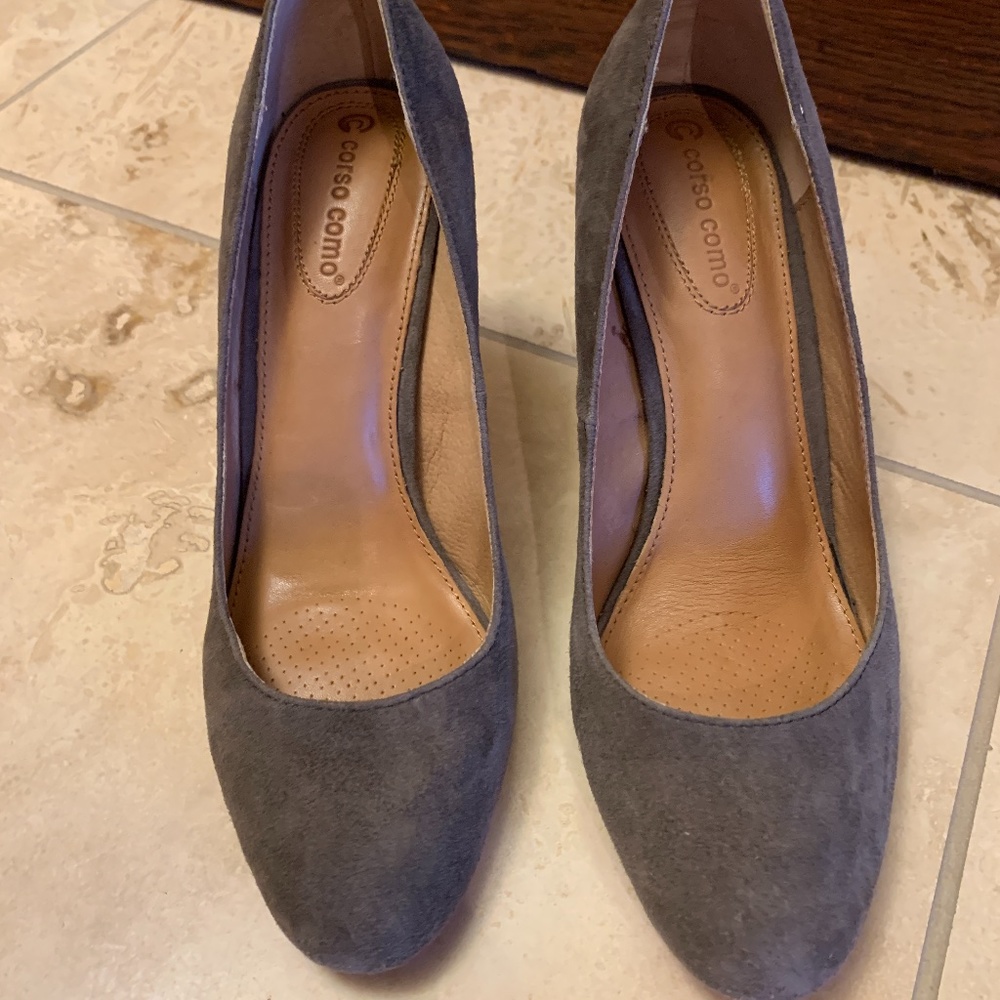 Corso Como gray suede heels